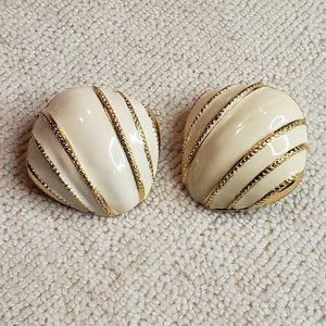 Vintage Les Bernard Gold Tone Cream Enamel Clam Shell Shape Clip Earrings